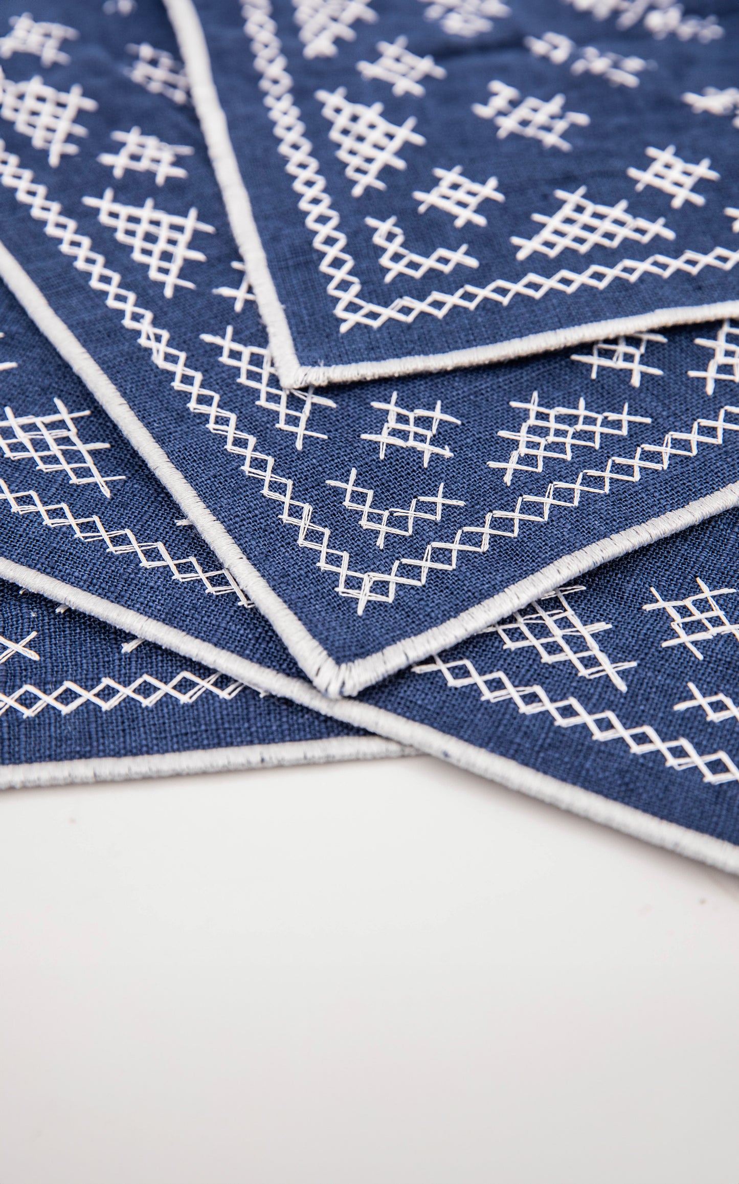 Pedralbes Placemats in Navy – Set of 4