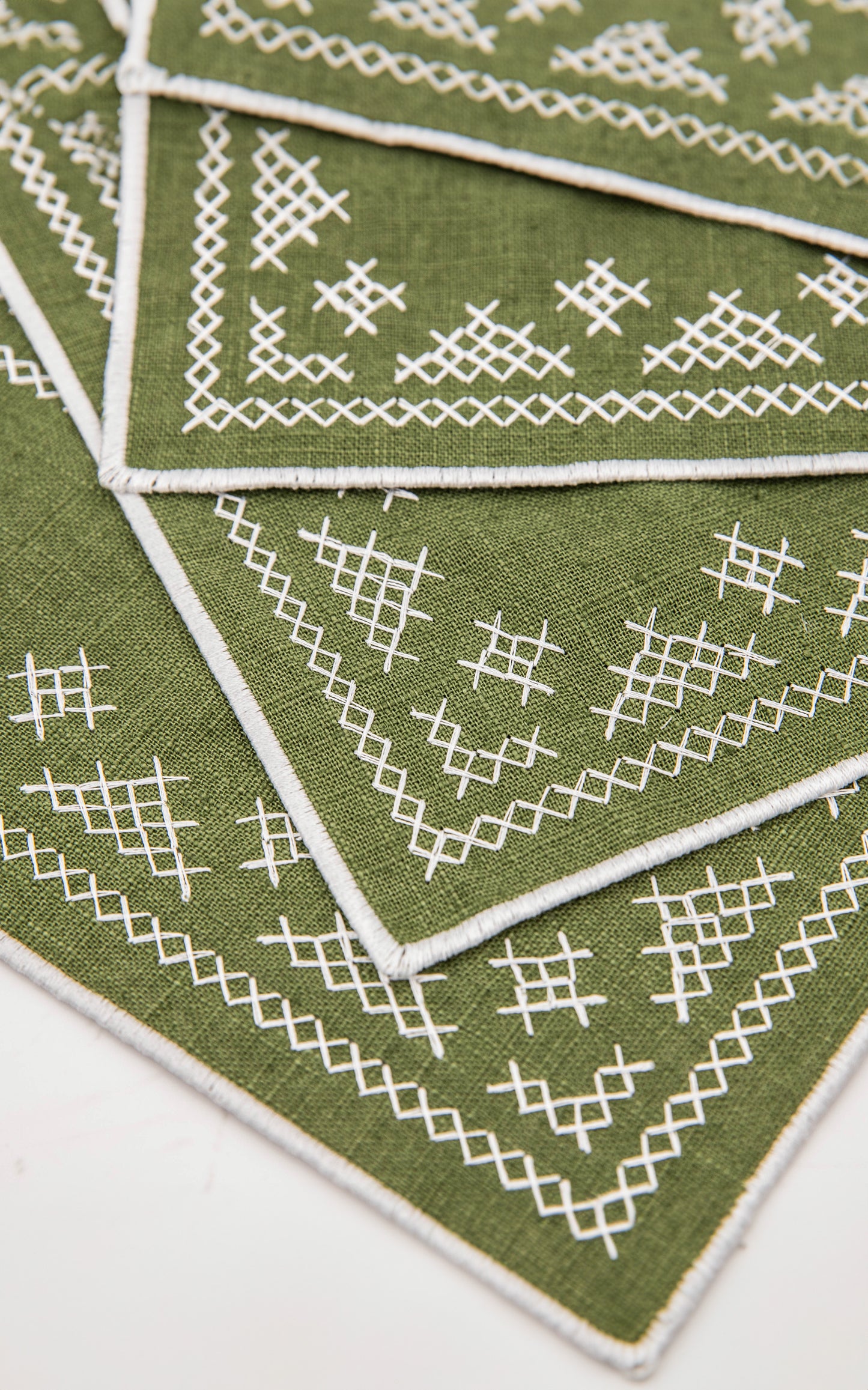 Pedralbes Placemats in Olive – Set of 4