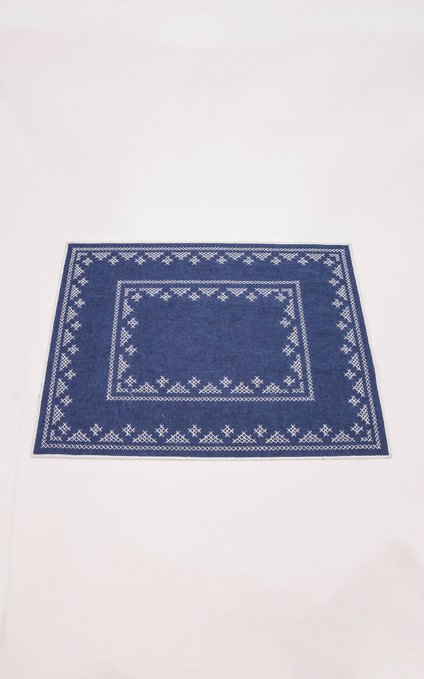 Pedralbes Placemats in Navy – Set of 4