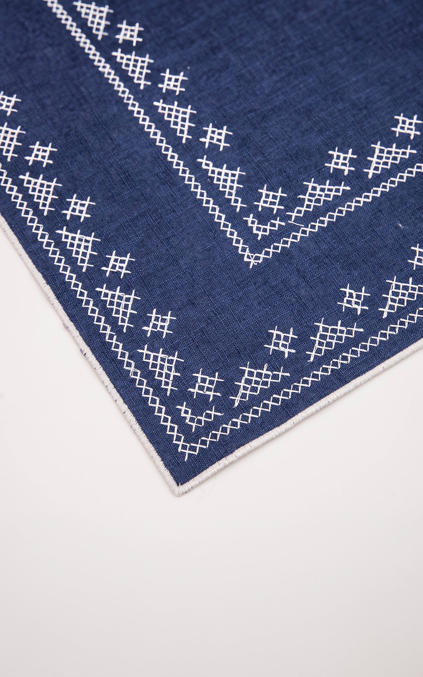 Pedralbes Placemats in Navy – Set of 4