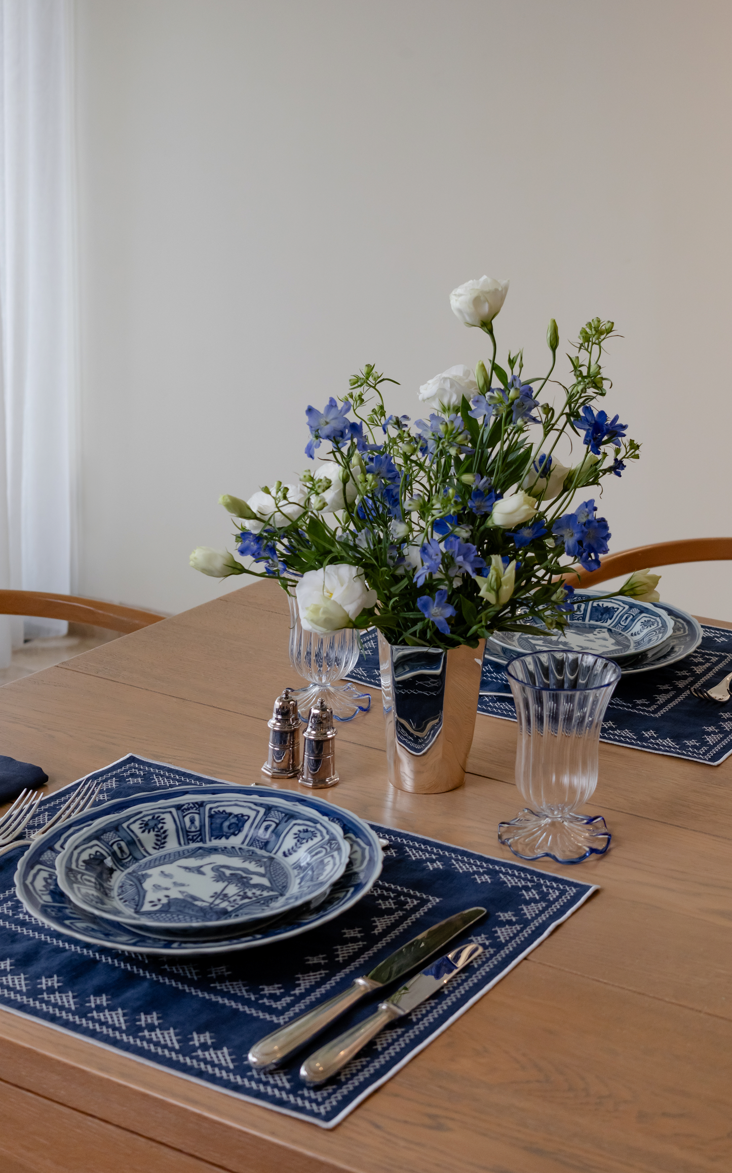 Pedralbes Placemats in Navy – Set of 4
