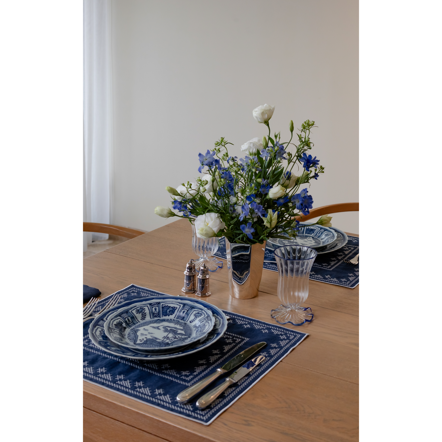 Pedralbes Placemats in Navy – Set of 4