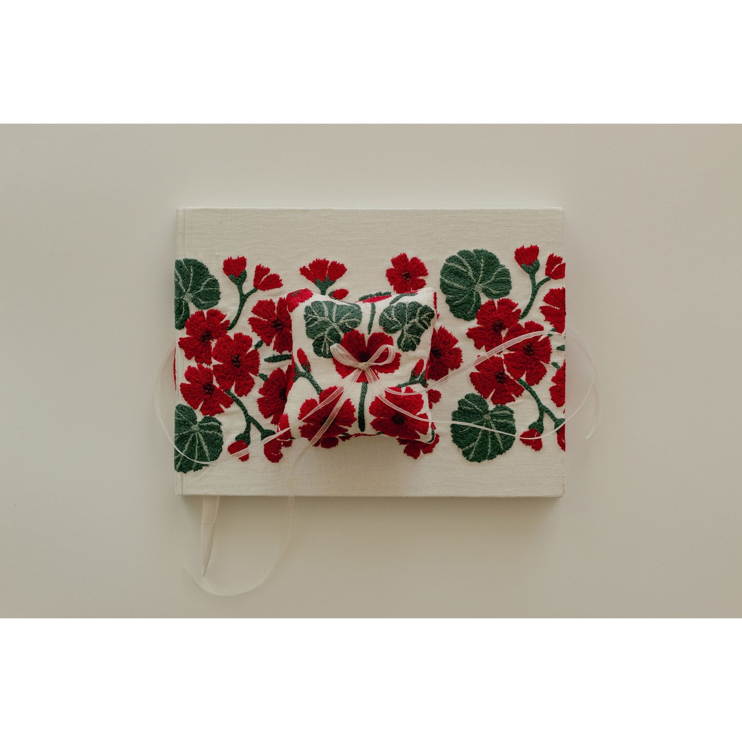 Geranio Ring Pillow