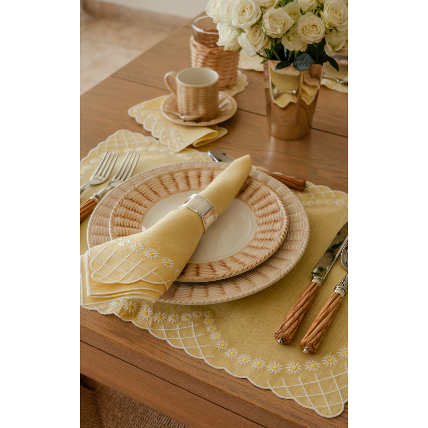Daisy Dinner Napkin in Yellow