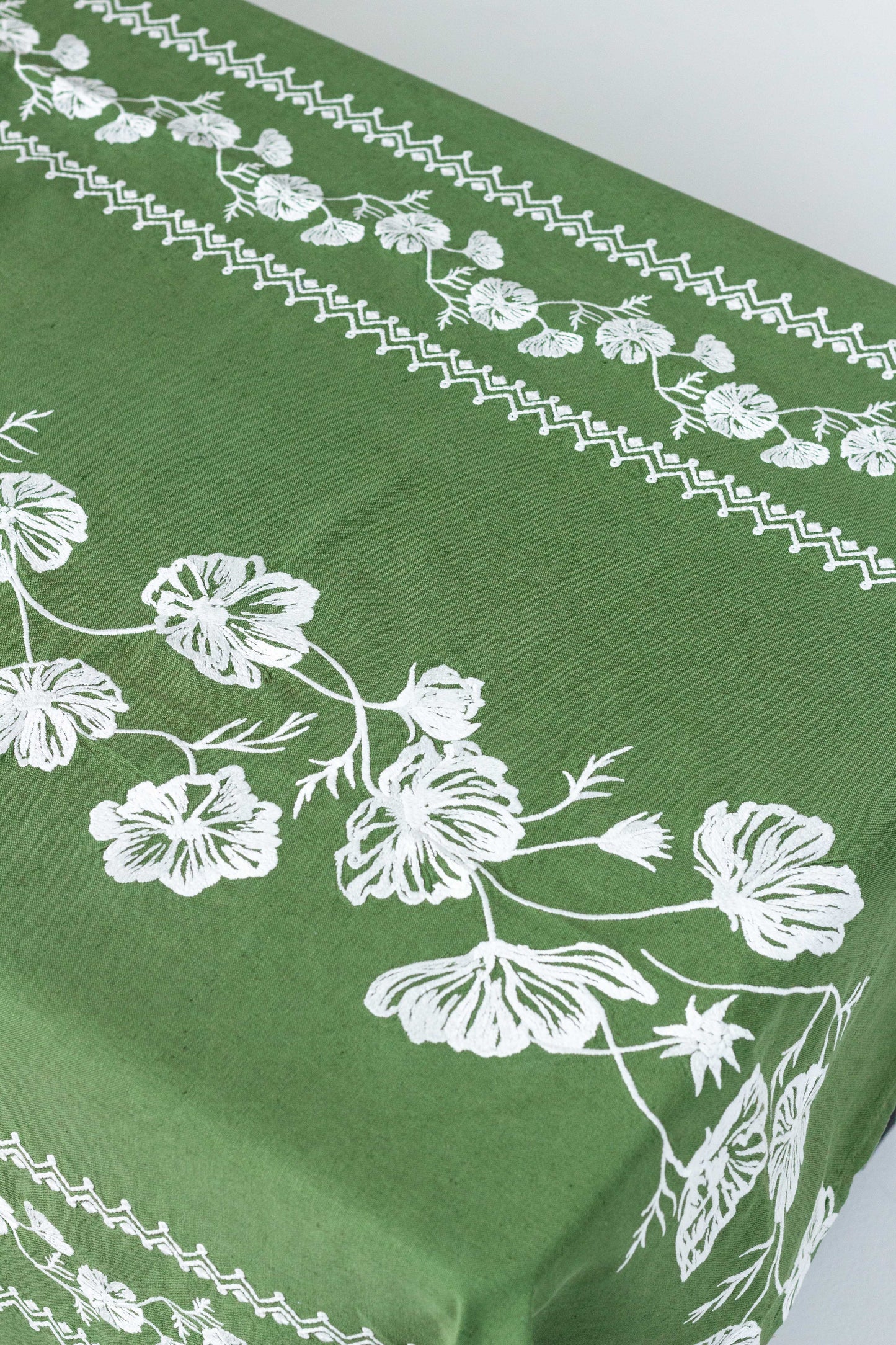 Cosmo Tablecloth Rectangular Tablecloth for 8