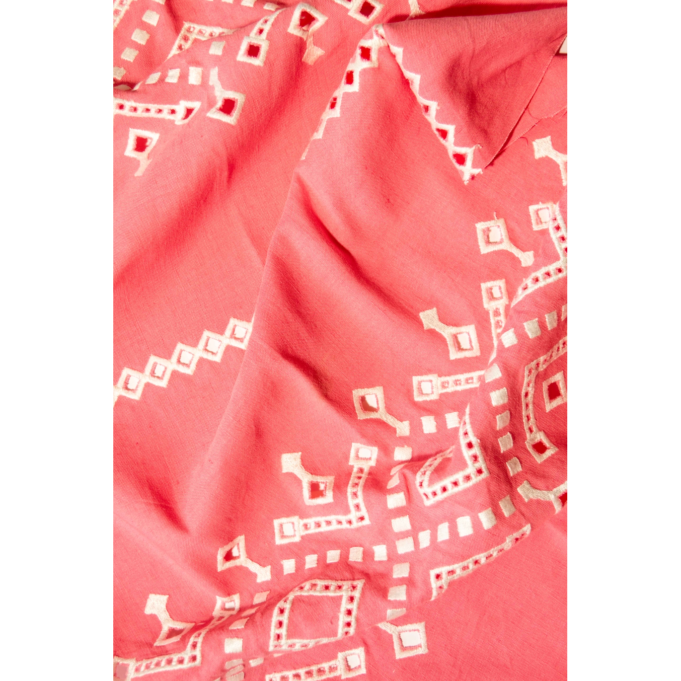 Ojete Embroidery in Bougainvillea