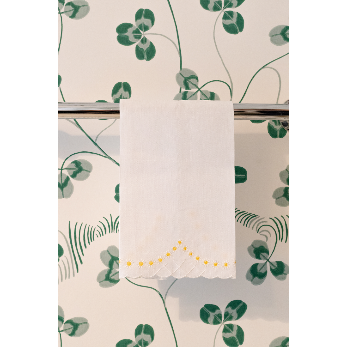 Daisy Guest Towel in White