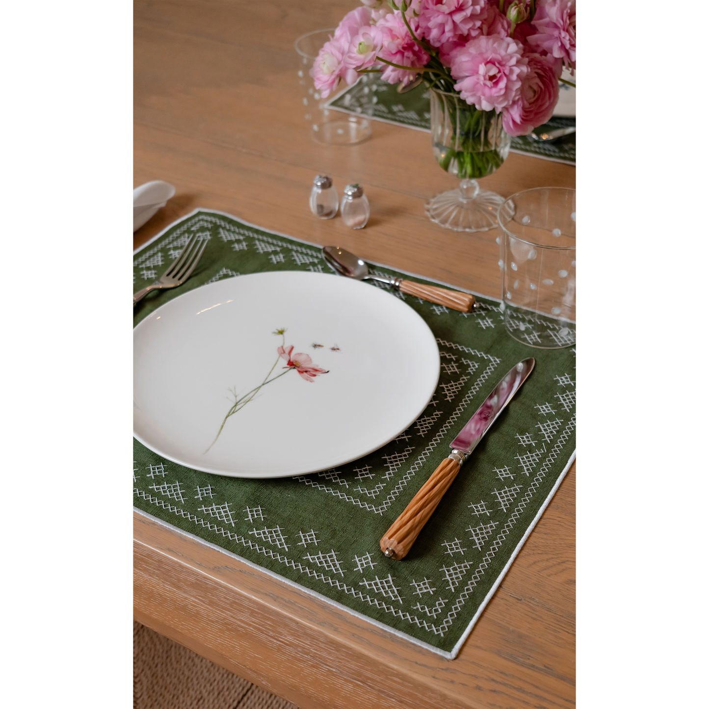 Pedralbes Placemats in Olive – Set of 4