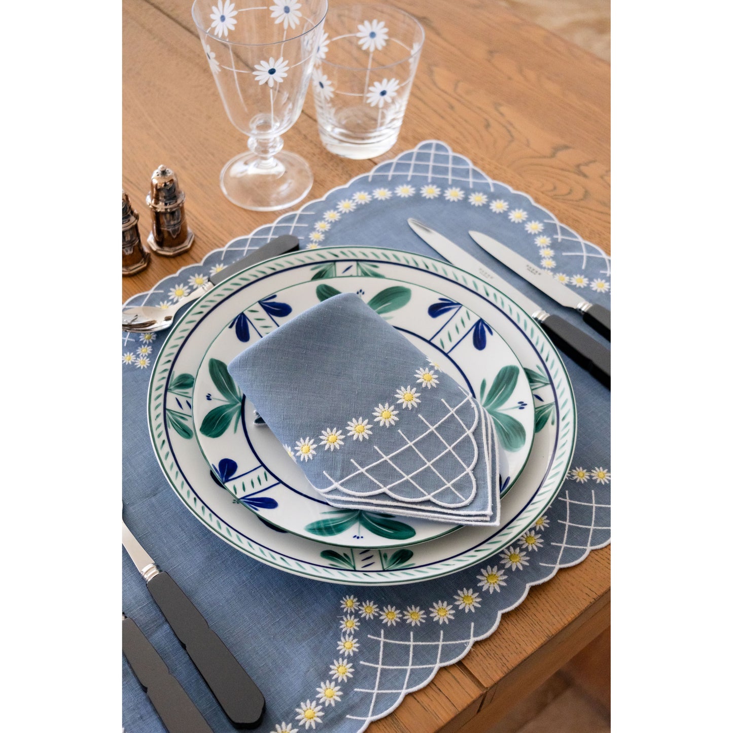 Daisy Placemat in Blue
