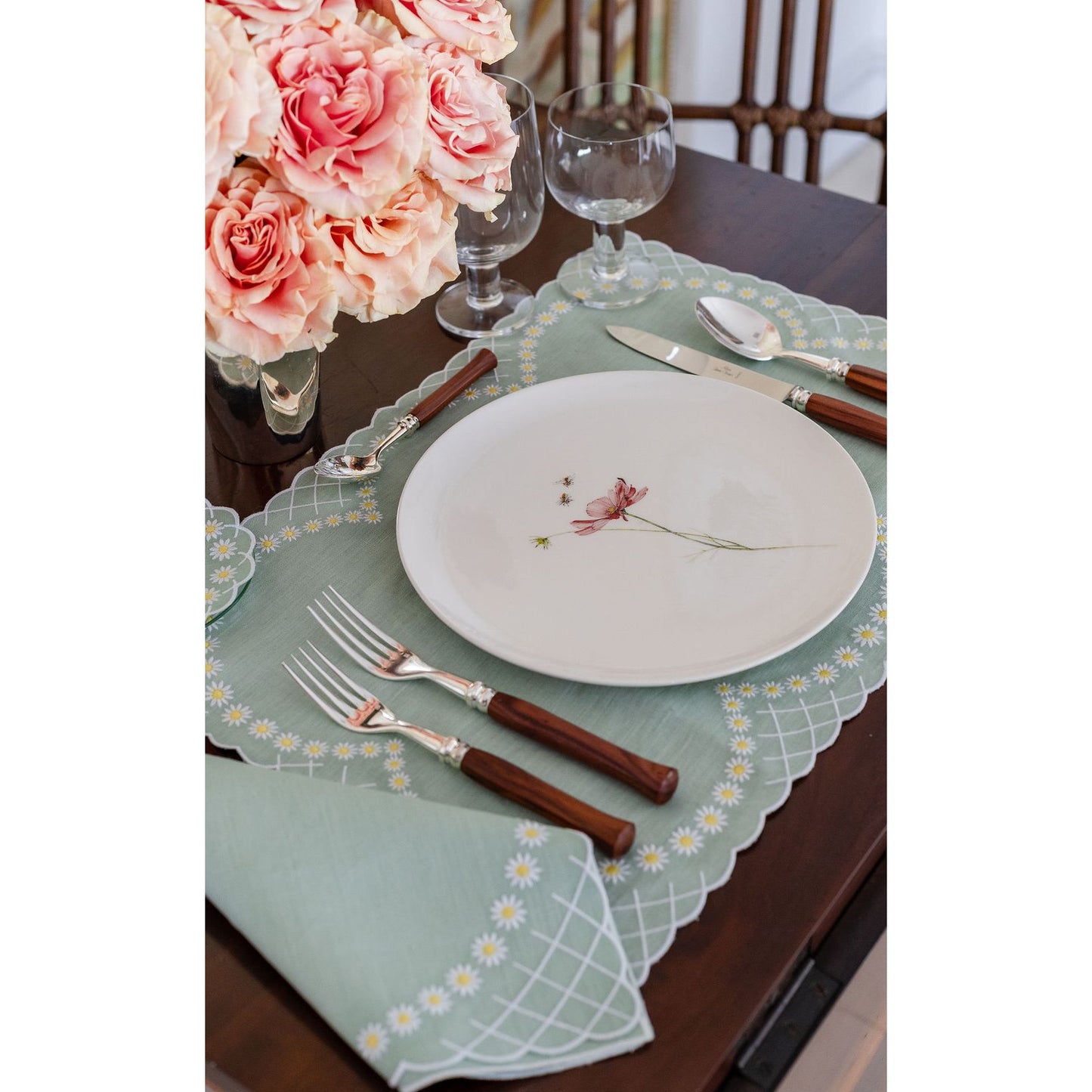 Daisy Dinner Napkin in Celadon