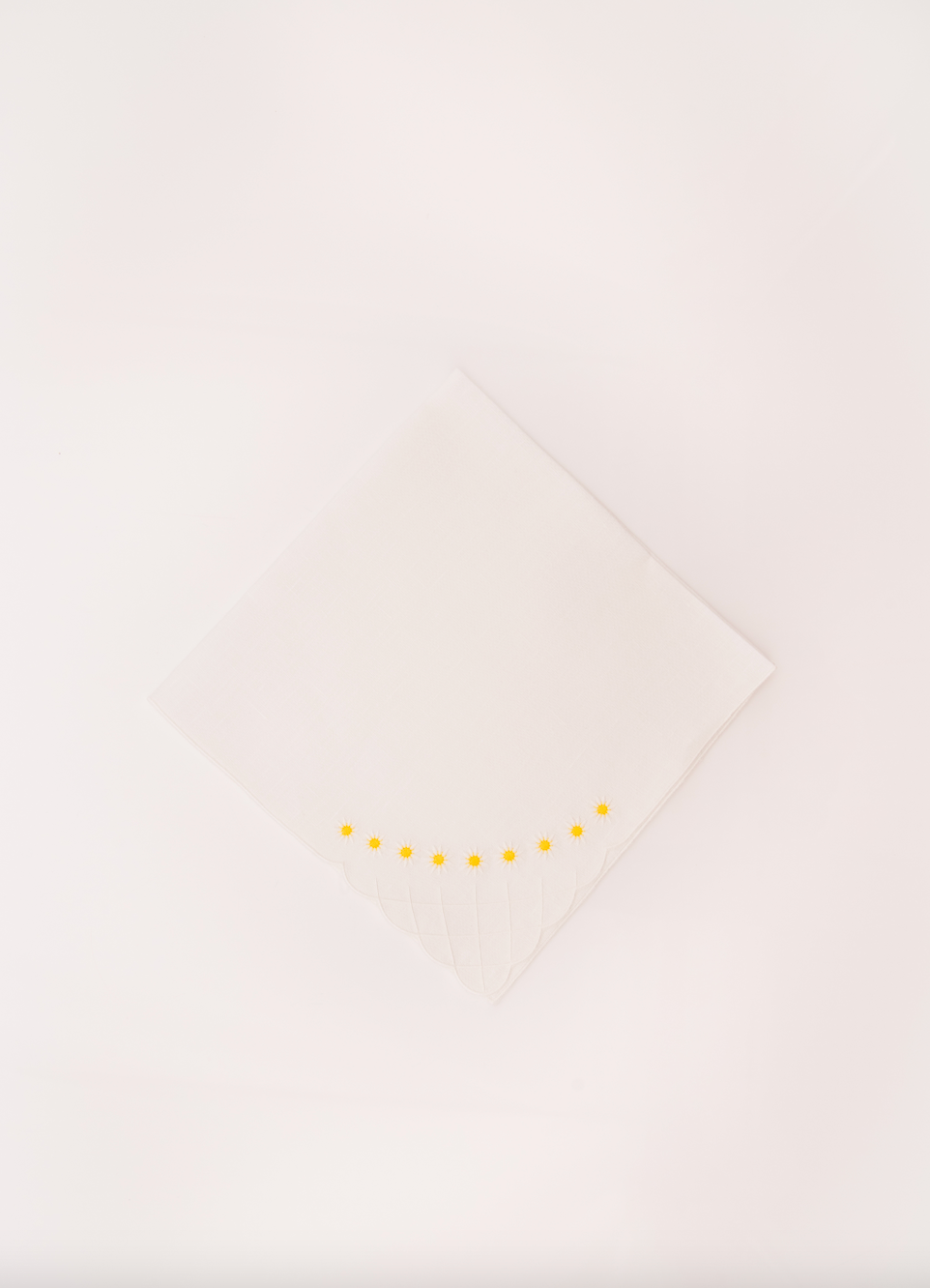 Daisy Dinner Napkin in White