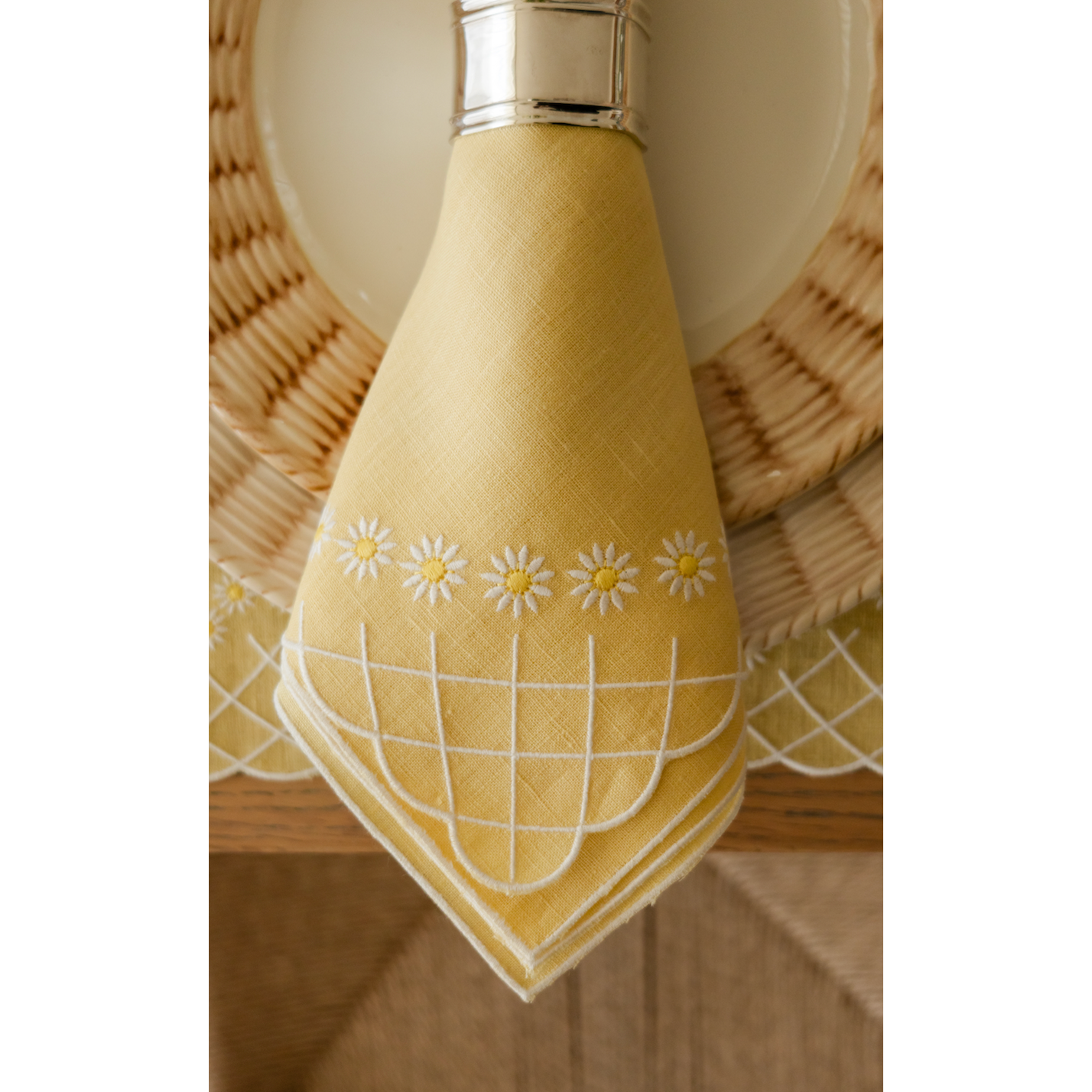 Daisy Dinner Napkin in Yellow