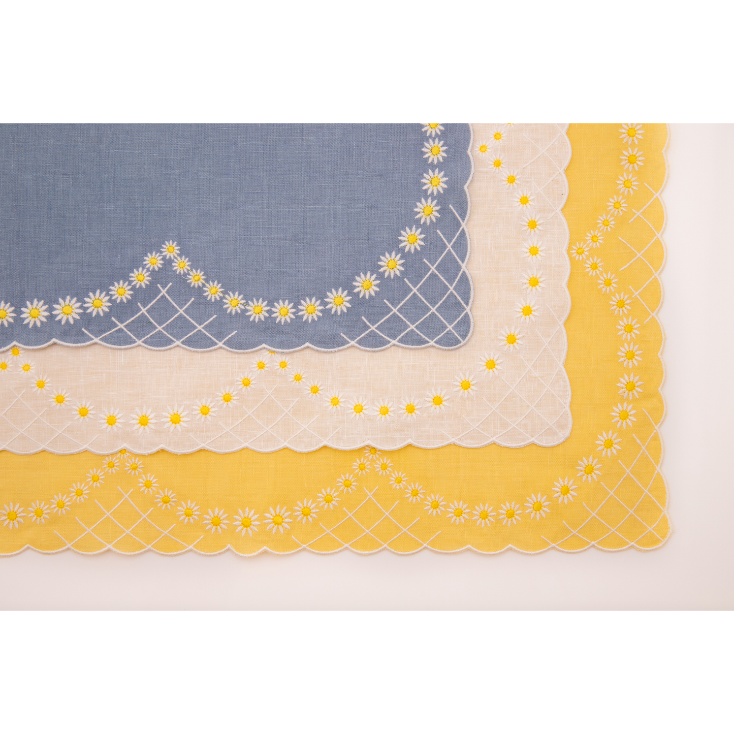 Daisy Placemat in Blue