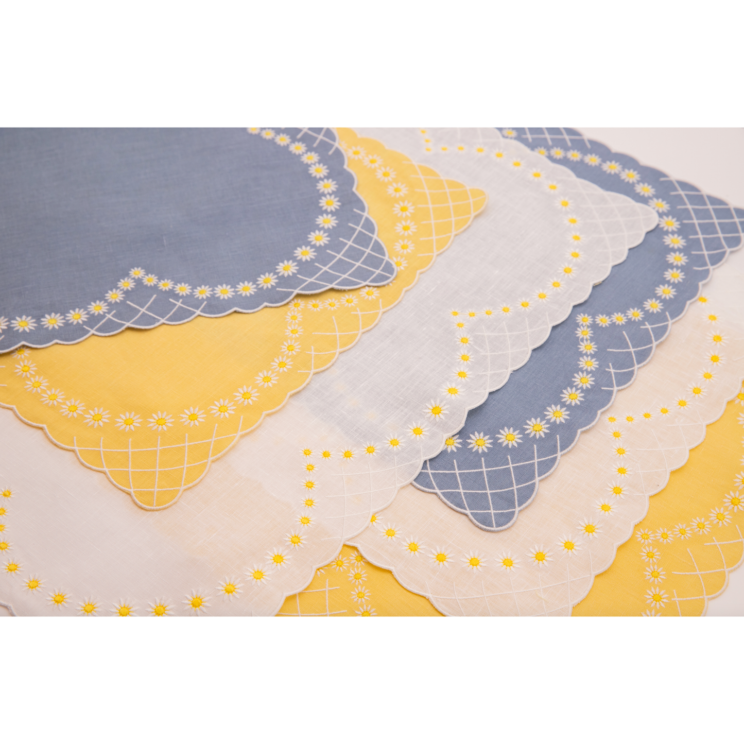 Daisy Placemat in Blue