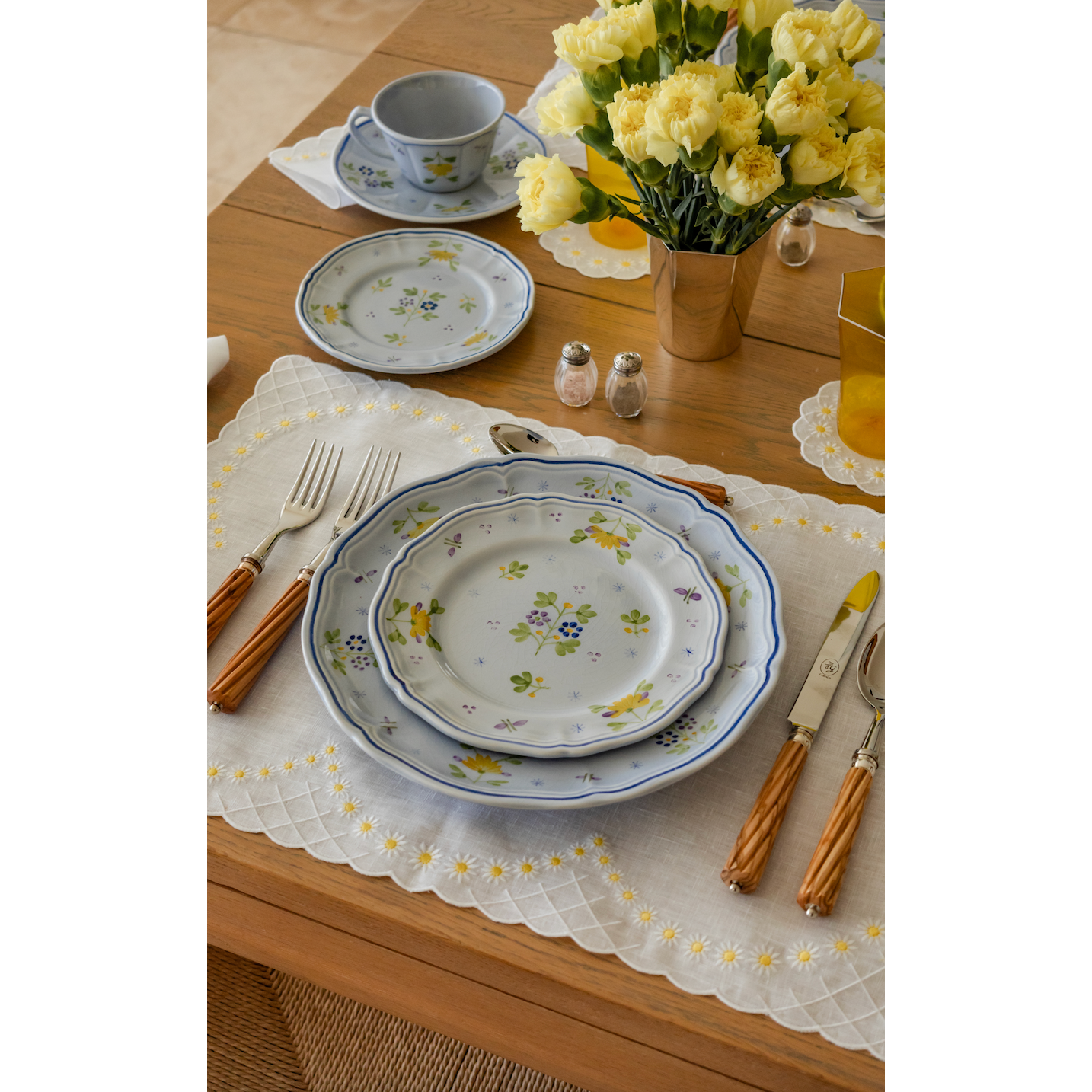 Daisy Placemat in White