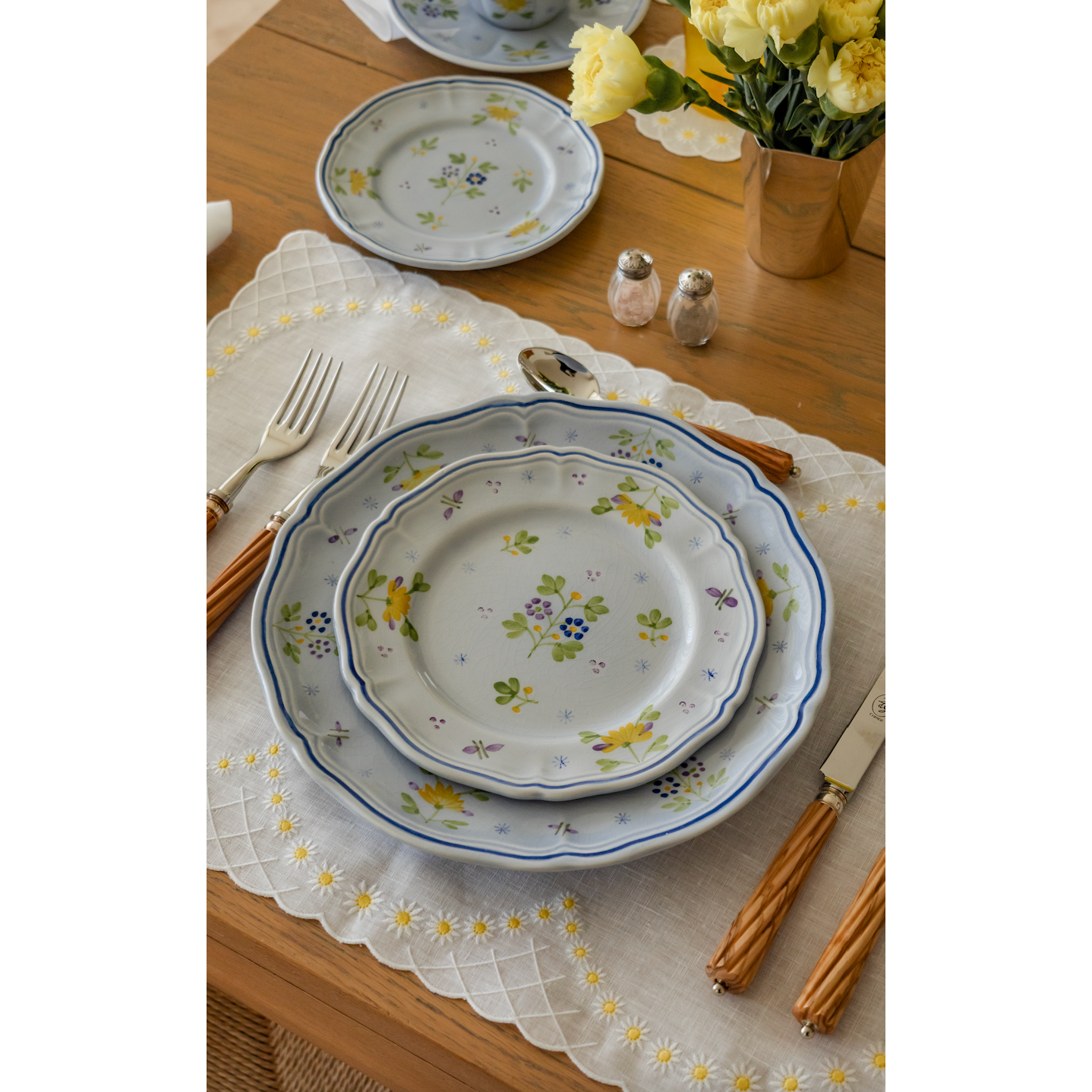 Daisy Placemat in White