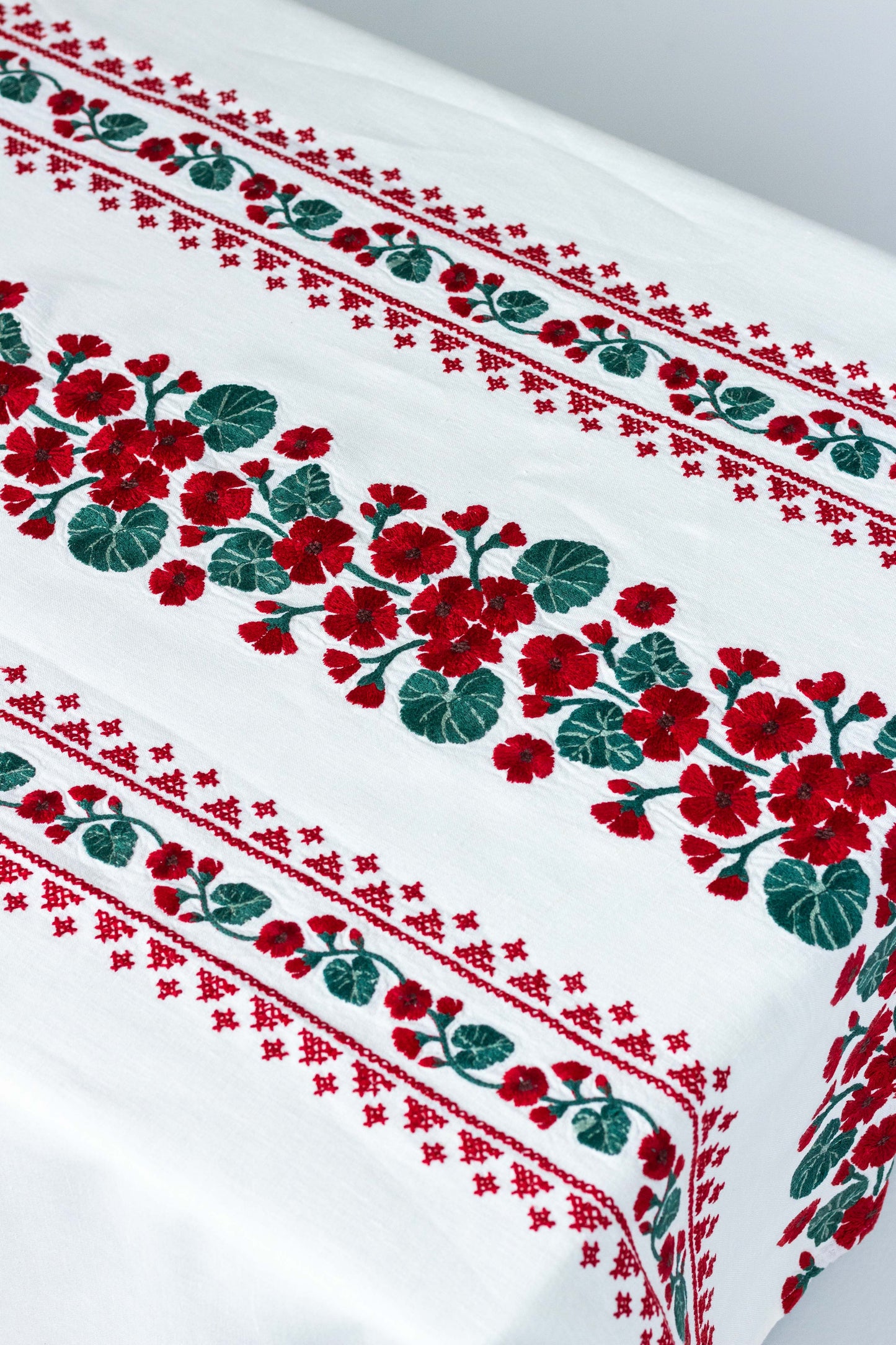 Geranio Rectangular Tablecloth for 10