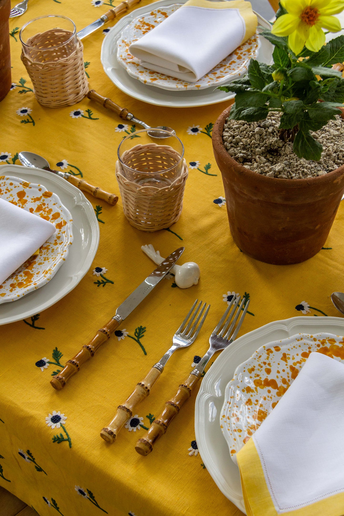 Manzanilla Mustard Rectangular Tablecloth for 10
